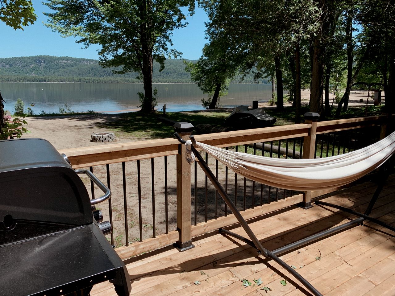 Fantastic Secluded Tiny House with Barbecue and Gorgeous Sights in Petawawa, Ontario
