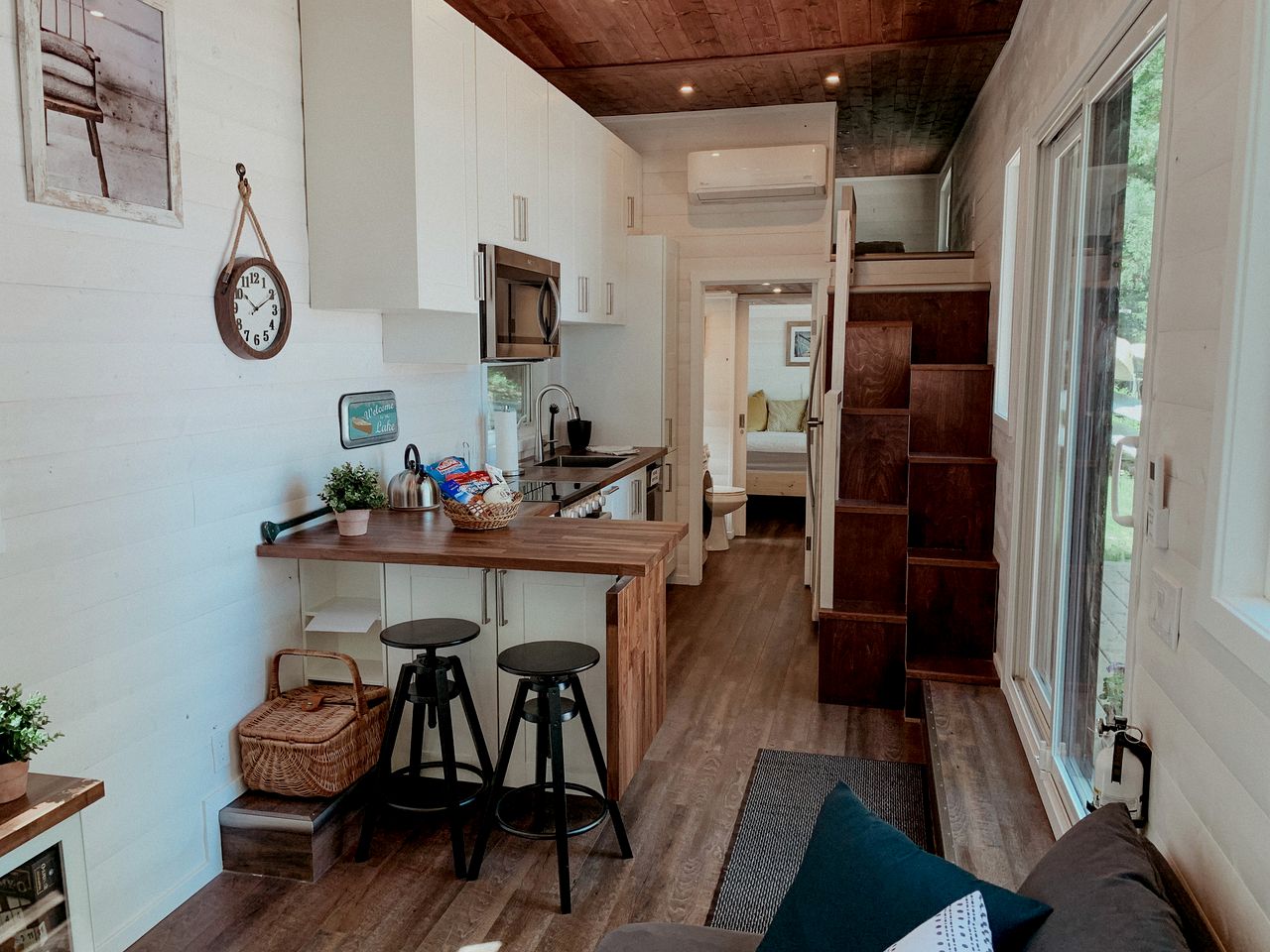 Fantastic Secluded Tiny House with Barbecue and Gorgeous Sights in Petawawa, Ontario