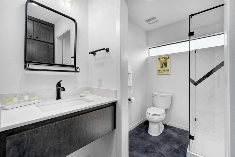 Cabins (Dripping Springs, Texas, United States)