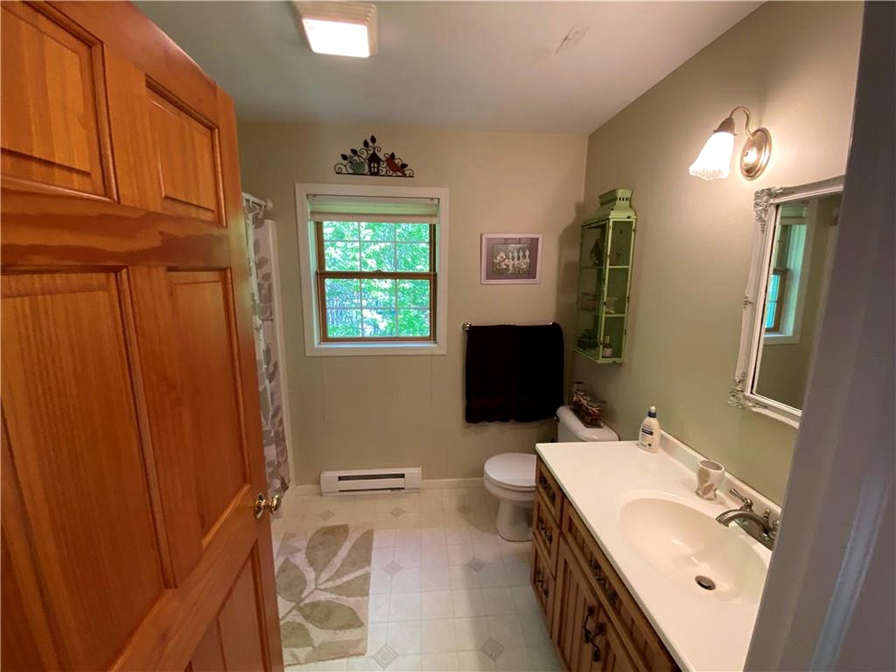 Amazing Lakeside Glamping Destination: Family-Friendly Cabin in Winter, Wisconsin