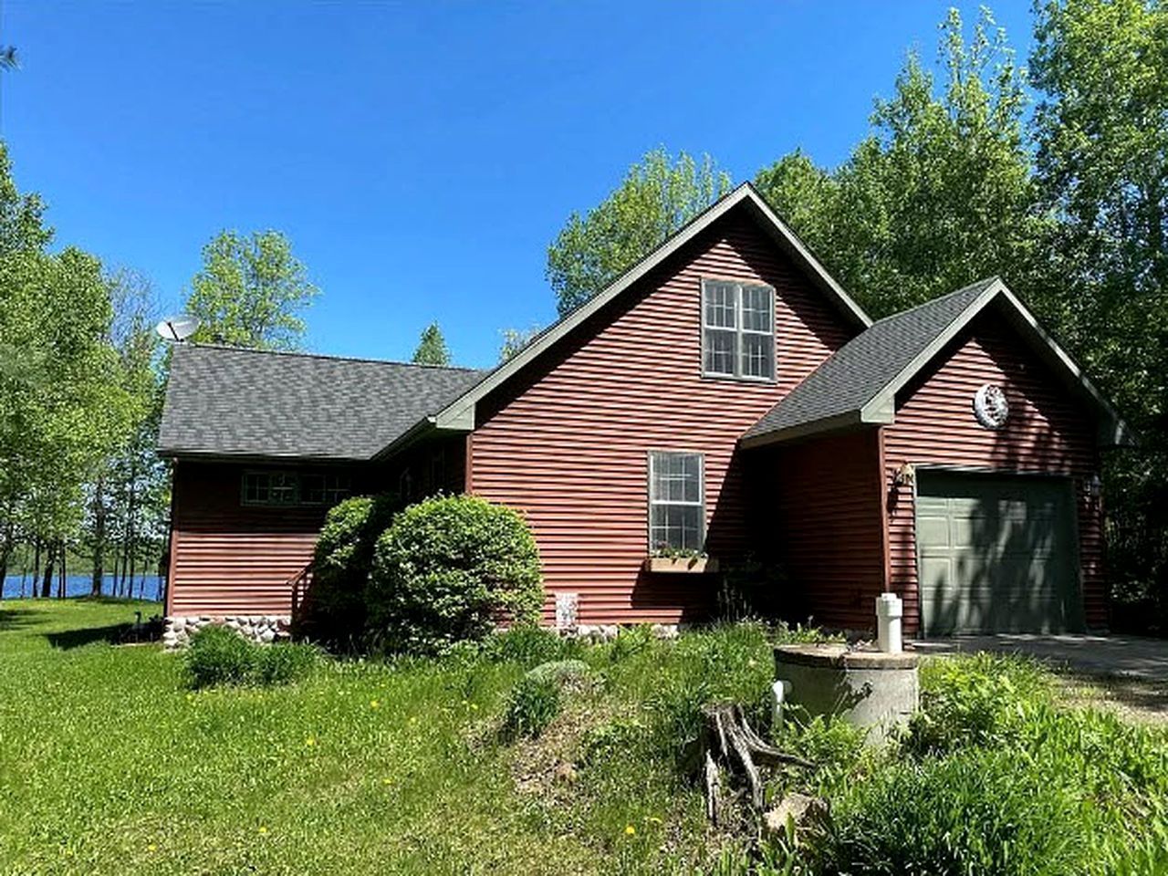 Amazing Lakeside Glamping Destination: Family-Friendly Cabin in Winter, Wisconsin