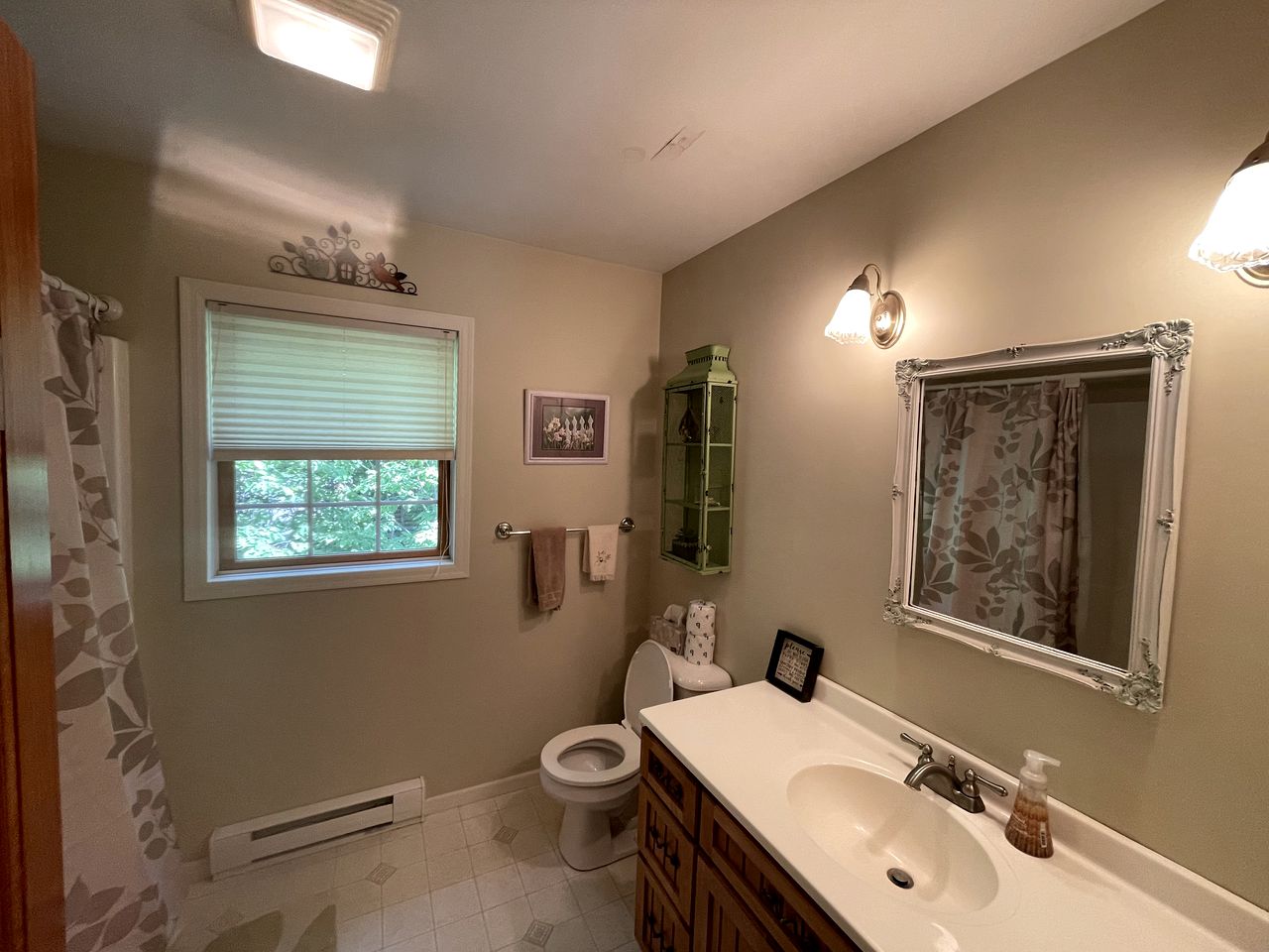 Amazing Lakeside Glamping Destination: Family-Friendly Cabin in Winter, Wisconsin