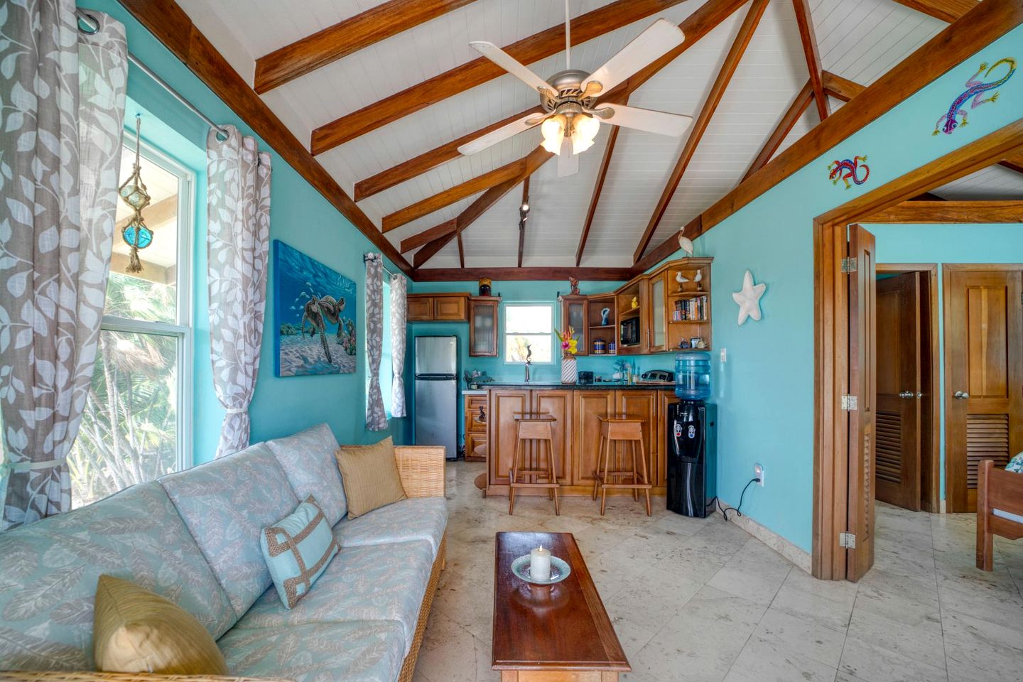 Beautiful Beach House with Swimming Pool and Gorgeous Ocean VIews in Belize City, Belize District