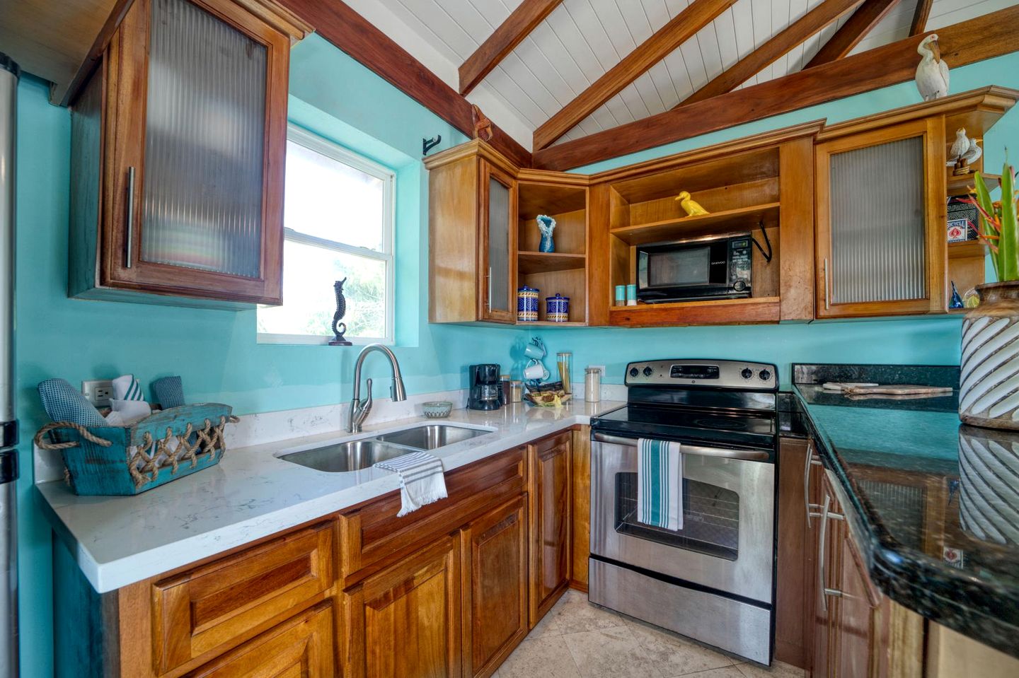 Beautiful Beach House with Swimming Pool and Gorgeous Ocean VIews in Belize City, Belize District