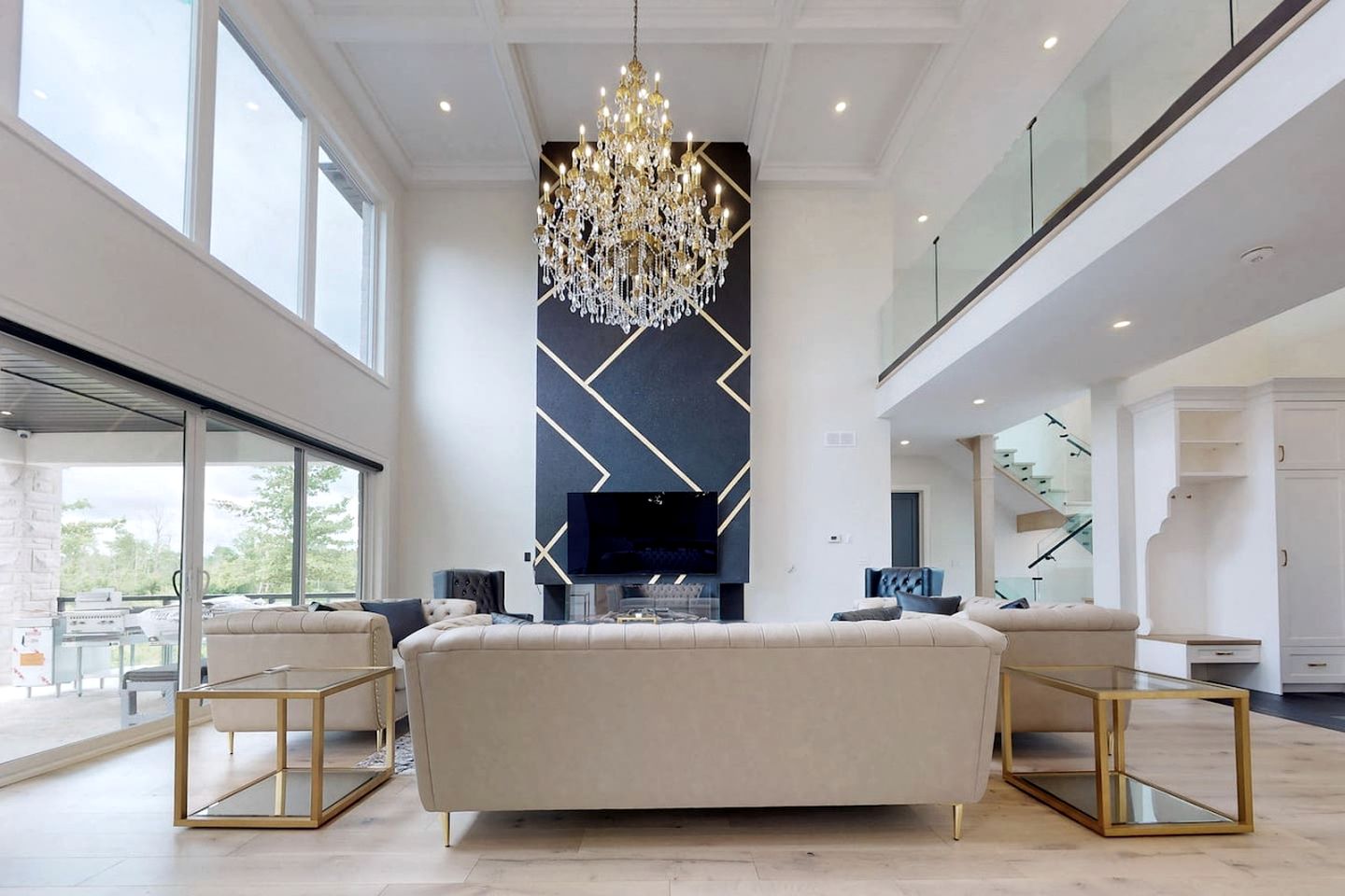 Luxurious Chalet with Stunning Niagara River Views near Niagara Falls, Fort Erie Ontario