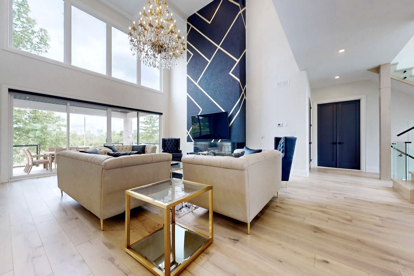 Luxurious Chalet with Stunning Niagara River Views near Niagara Falls, Fort Erie Ontario