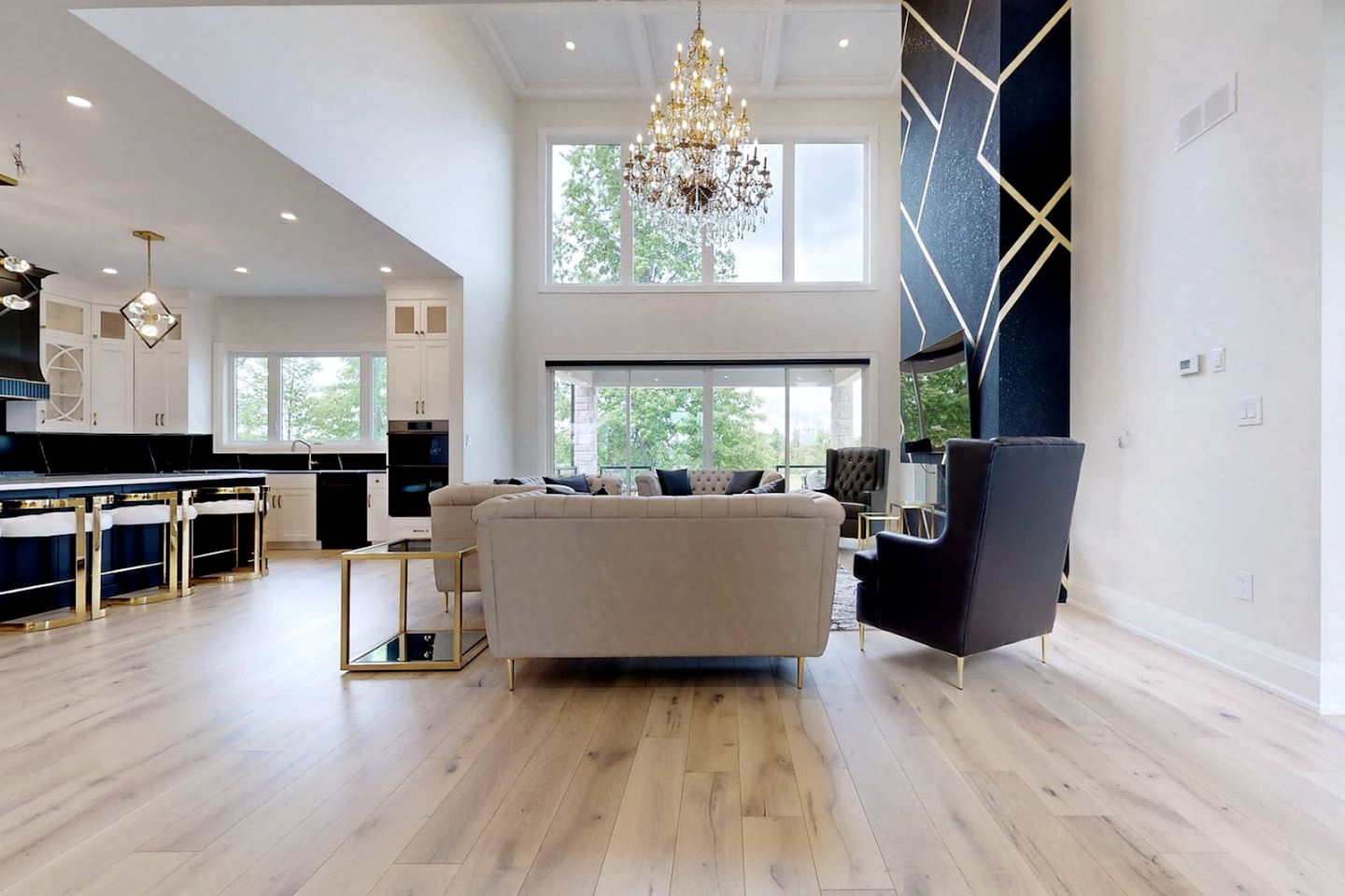 Luxurious Chalet with Stunning Niagara River Views near Niagara Falls, Fort Erie Ontario