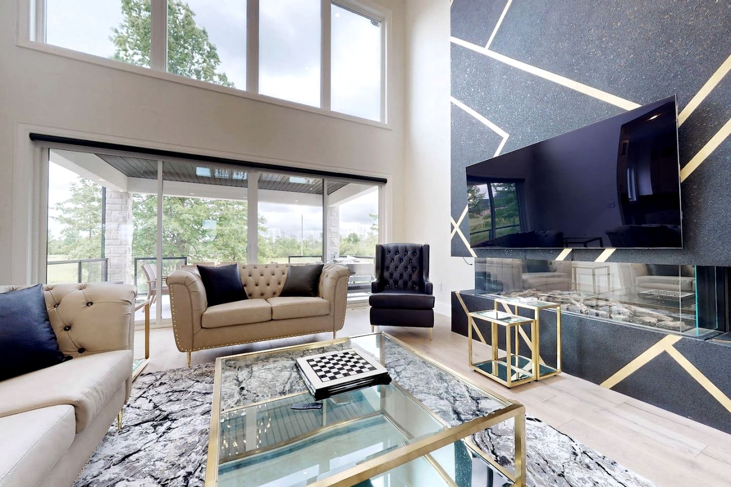 Luxurious Chalet with Stunning Niagara River Views near Niagara Falls, Fort Erie Ontario