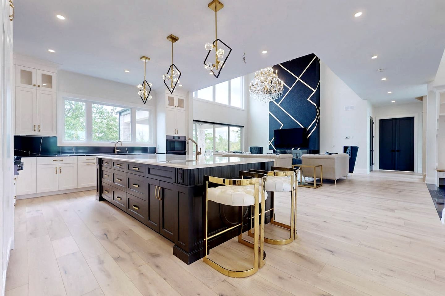 Luxurious Chalet with Stunning Niagara River Views near Niagara Falls, Fort Erie Ontario