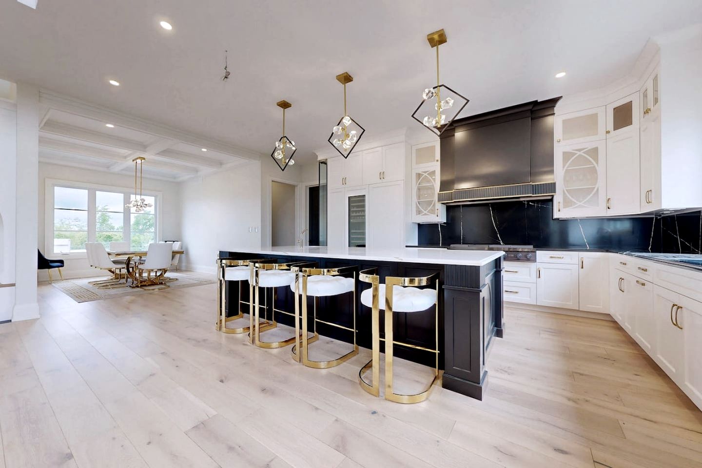 Luxurious Chalet with Stunning Niagara River Views near Niagara Falls, Fort Erie Ontario