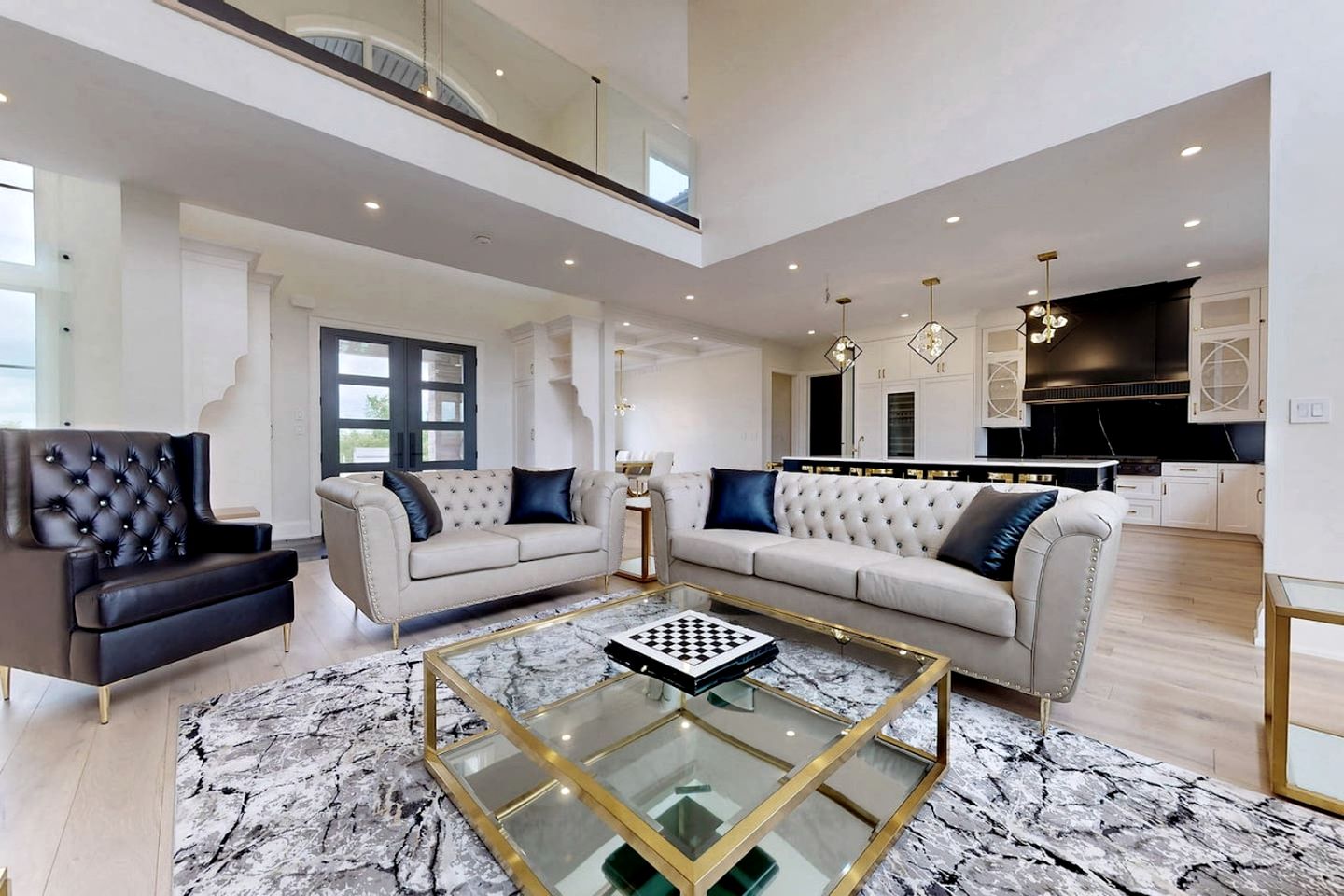 Luxurious Chalet with Stunning Niagara River Views near Niagara Falls, Fort Erie Ontario