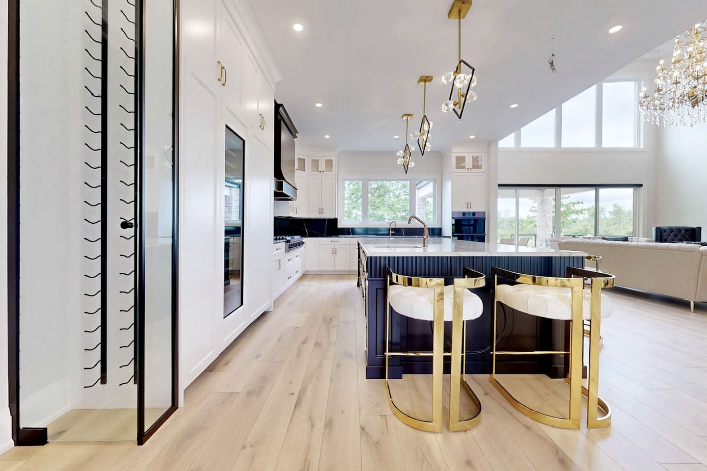 Luxurious Chalet with Stunning Niagara River Views near Niagara Falls, Fort Erie Ontario