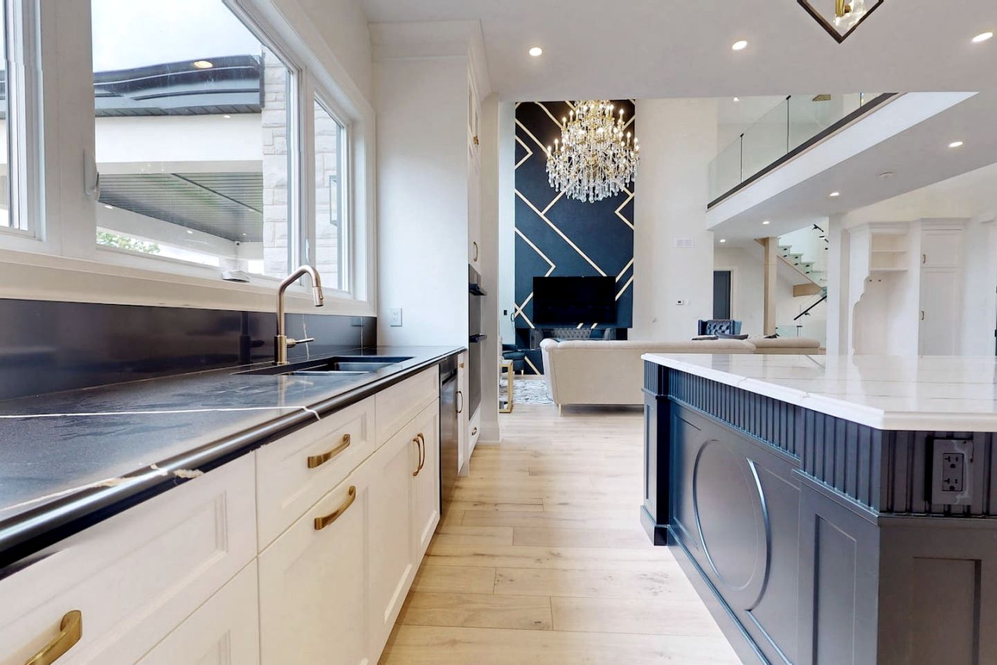 Luxurious Chalet with Stunning Niagara River Views near Niagara Falls, Fort Erie Ontario