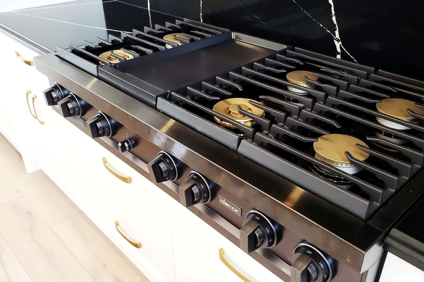 Luxurious Chalet with Stunning Niagara River Views near Niagara Falls, Fort Erie Ontario