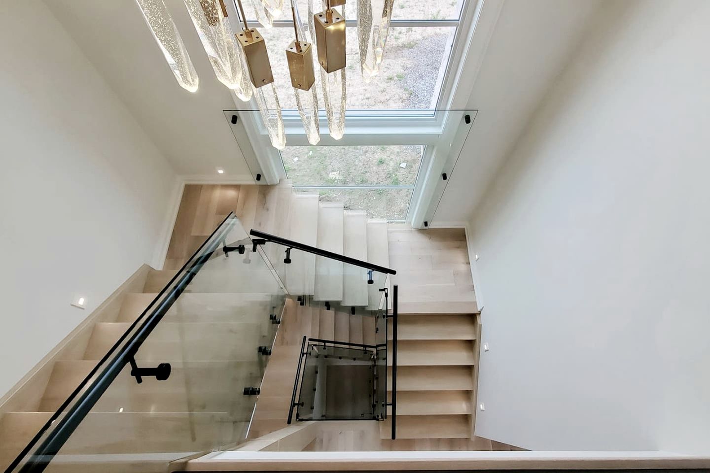 Luxurious Chalet with Stunning Niagara River Views near Niagara Falls, Fort Erie Ontario