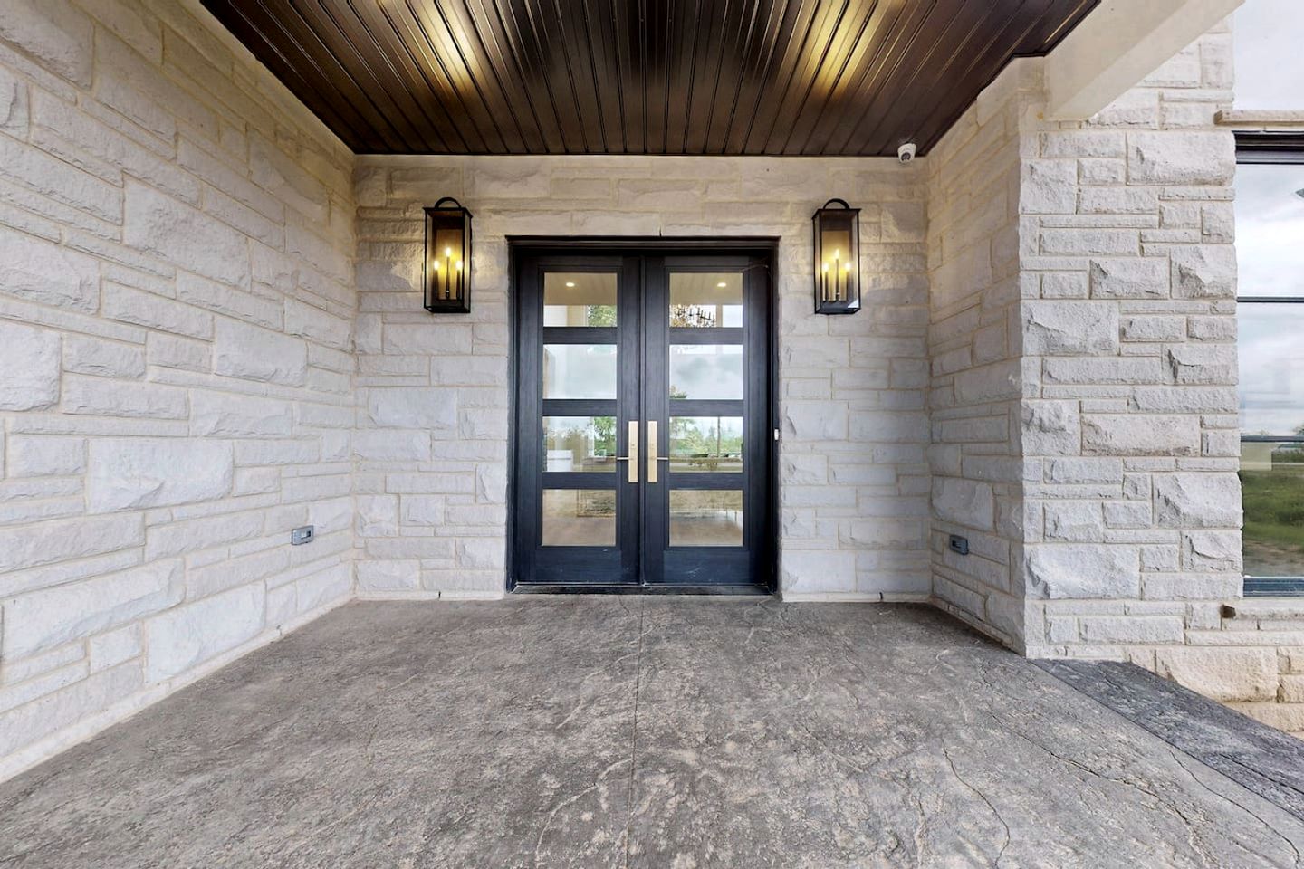 Luxurious Chalet with Stunning Niagara River Views near Niagara Falls, Fort Erie Ontario