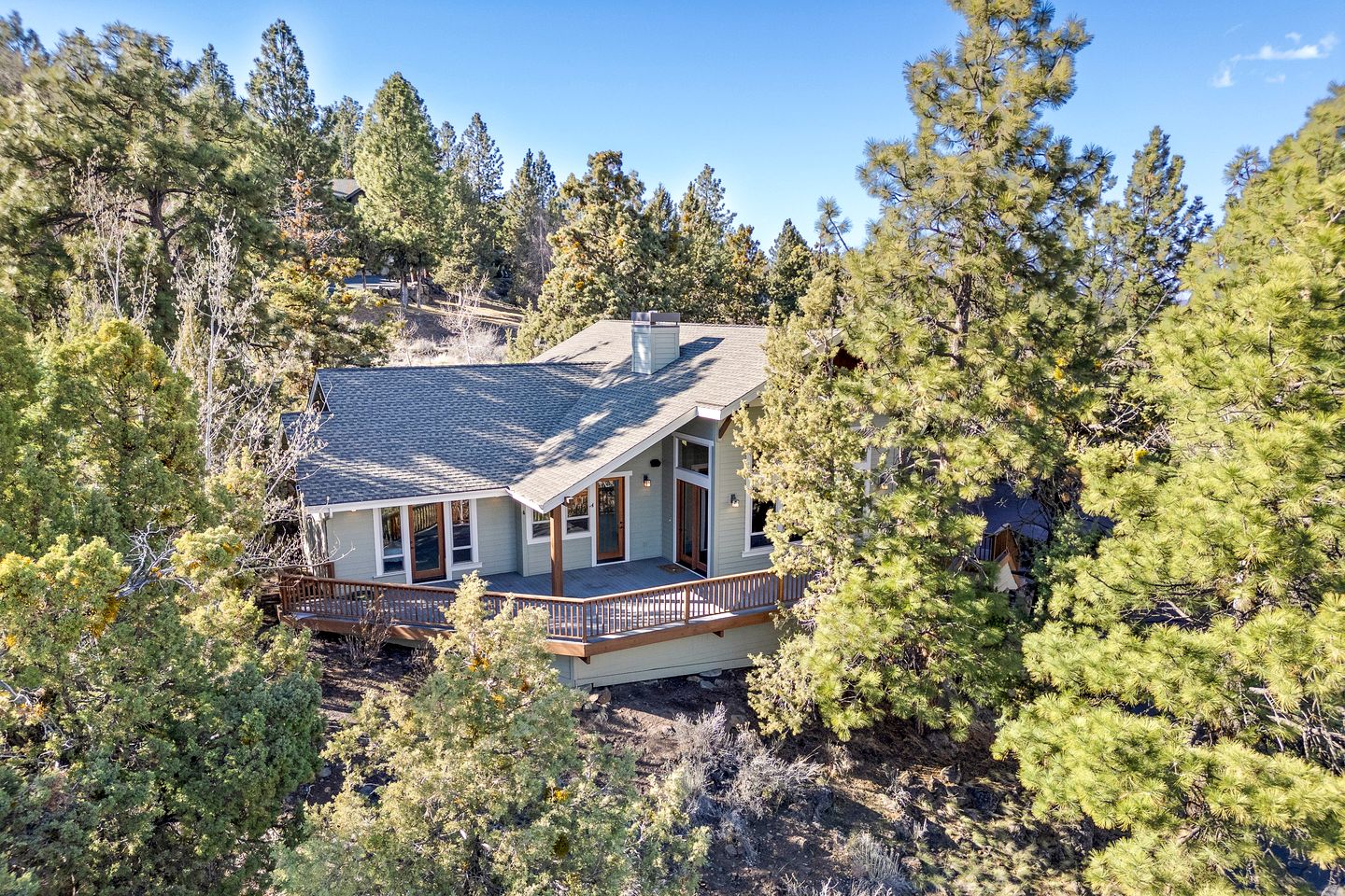Beautiful Cabin with Fireplace and Barbecue in Bend, Oregon
