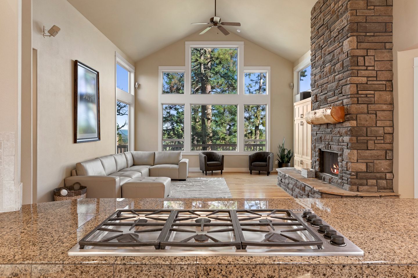 Beautiful Cabin with Fireplace and Barbecue in Bend, Oregon
