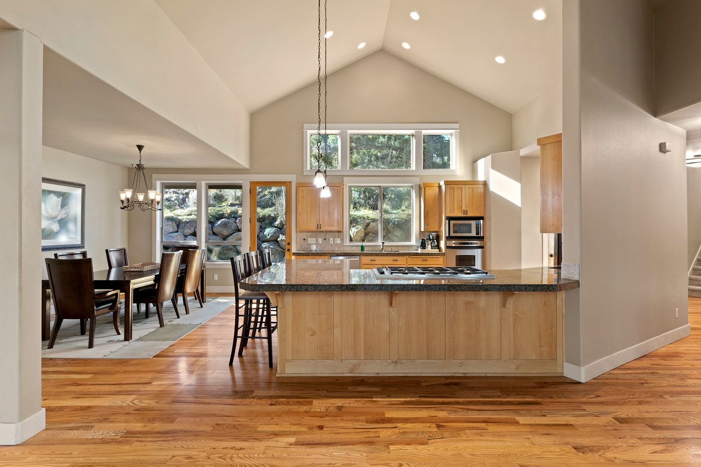 Beautiful Cabin with Fireplace and Barbecue in Bend, Oregon
