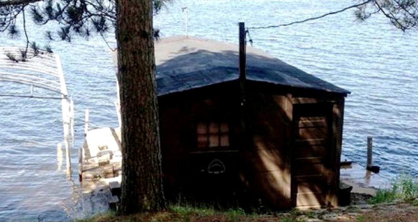 Ludlow's Island Resort on Lake Vermilion Pet Friendly, Cabins 53905