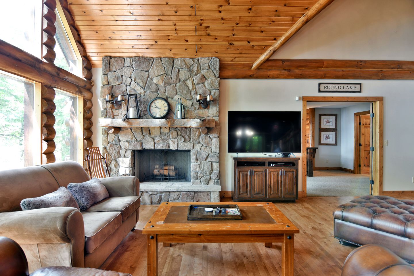 Luxury Log Cabin for Families with Private Boat Dock on Round Lake in Hayward, Wisconsin