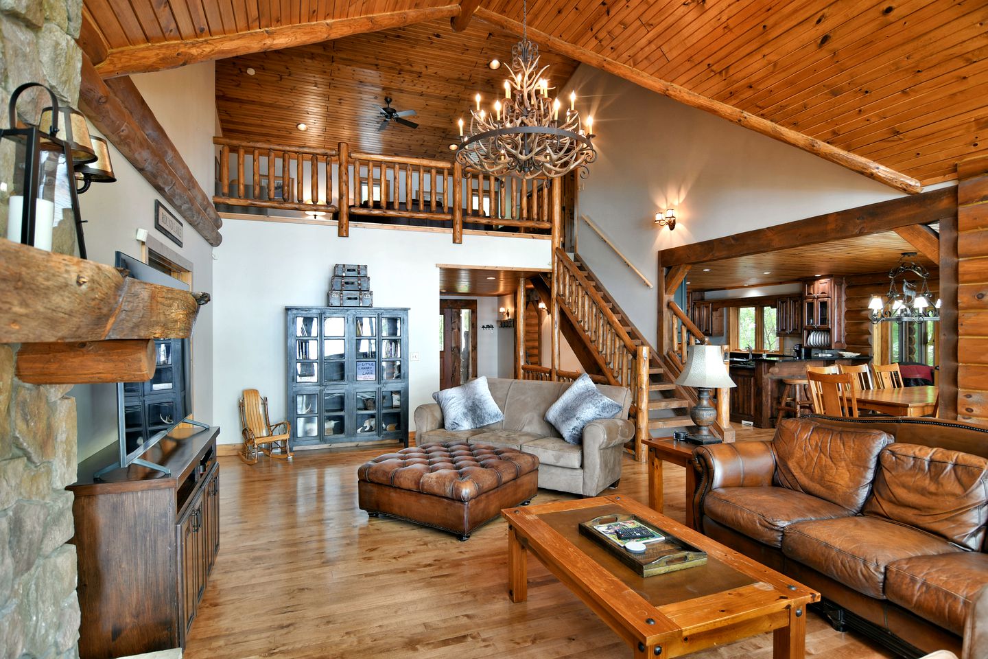 Luxury Log Cabin for Families with Private Boat Dock on Round Lake in Hayward, Wisconsin