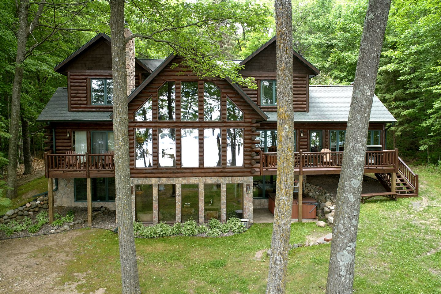 Luxury Log Cabin for Families with Private Boat Dock on Round Lake in Hayward, Wisconsin