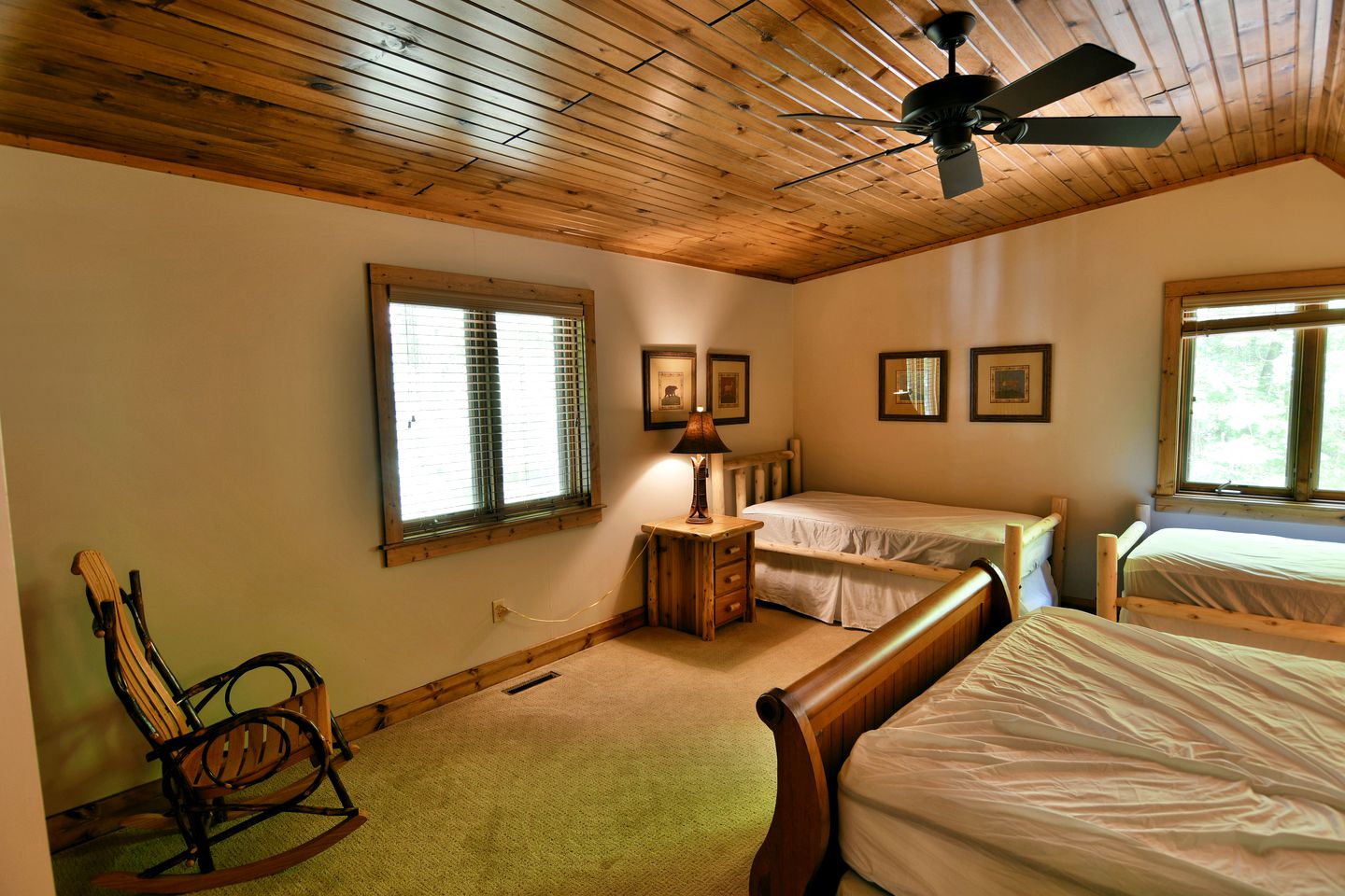 Luxury Log Cabin for Families with Private Boat Dock on Round Lake in Hayward, Wisconsin