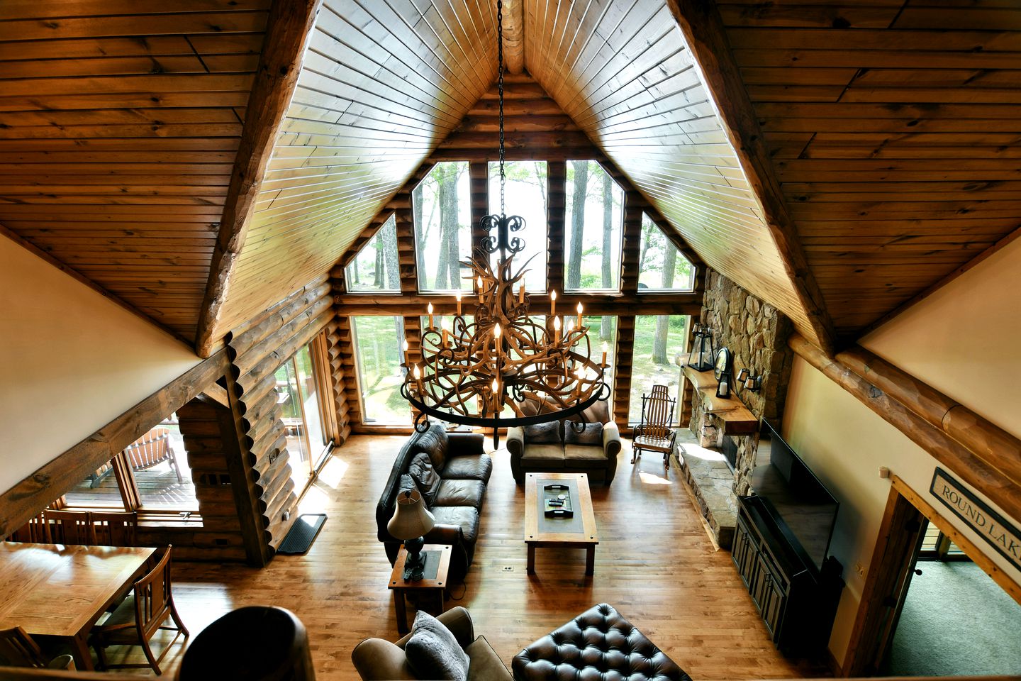 Luxury Log Cabin for Families with Private Boat Dock on Round Lake in Hayward, Wisconsin