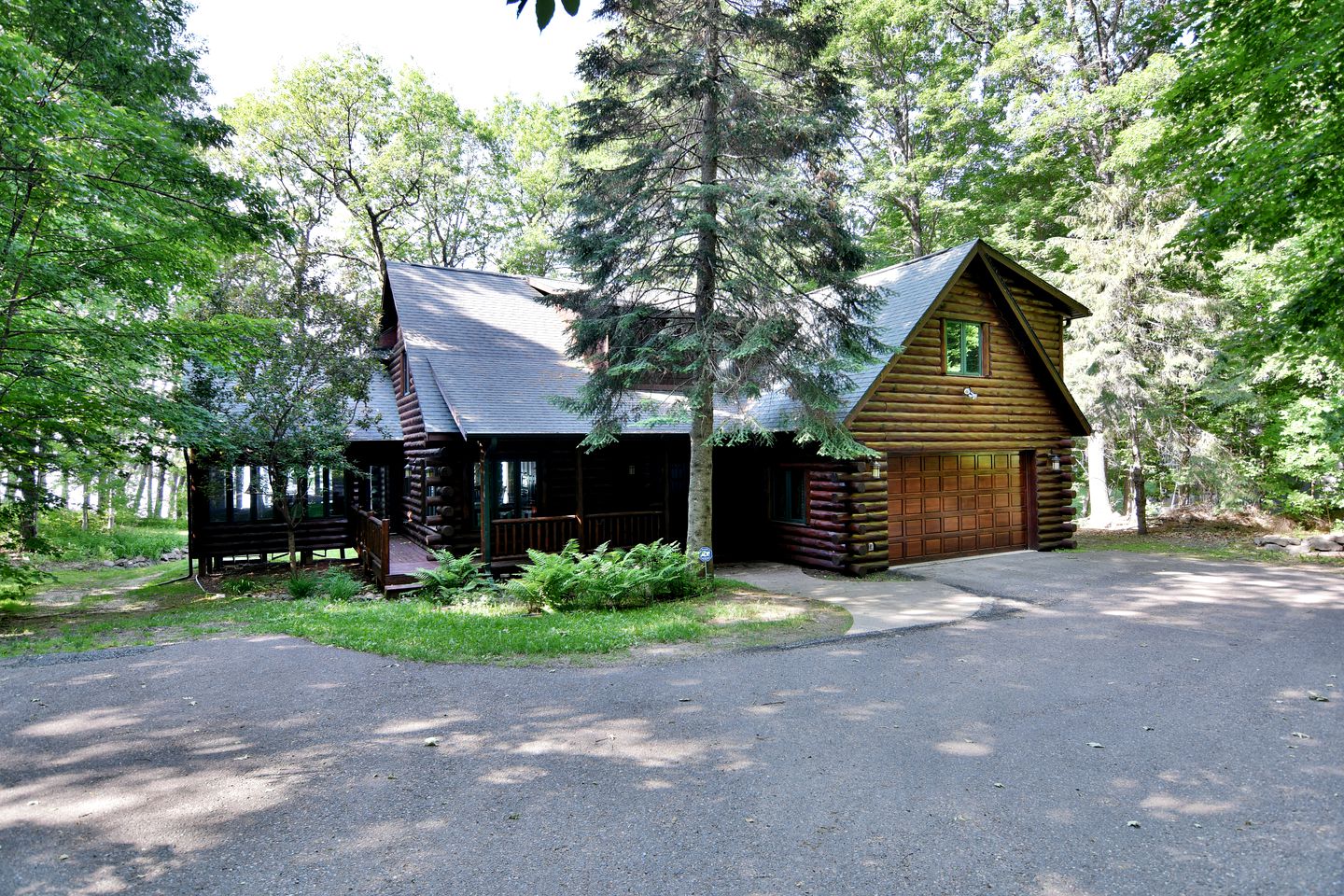 Luxury Log Cabin for Families with Private Boat Dock on Round Lake in Hayward, Wisconsin