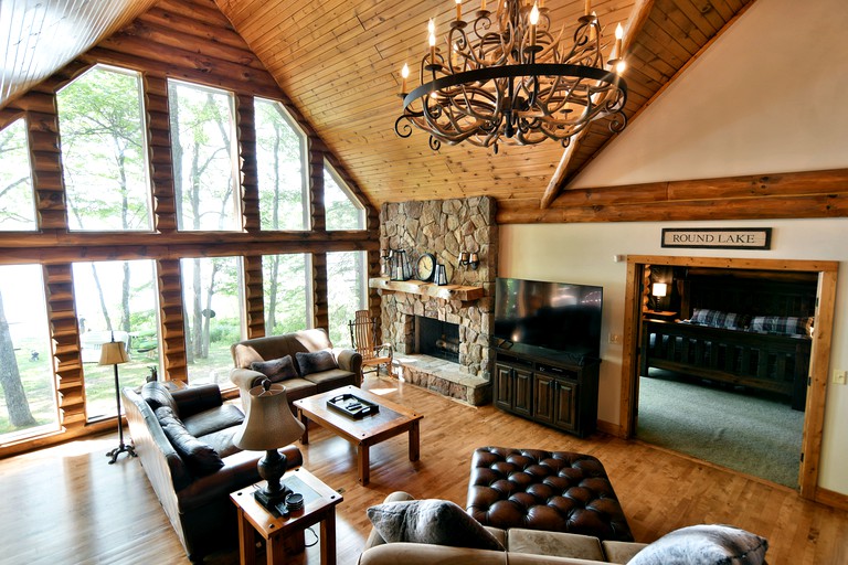 Luxury Log Cabin for Families with Private Boat Dock on Round Lake in Hayward, Wisconsin