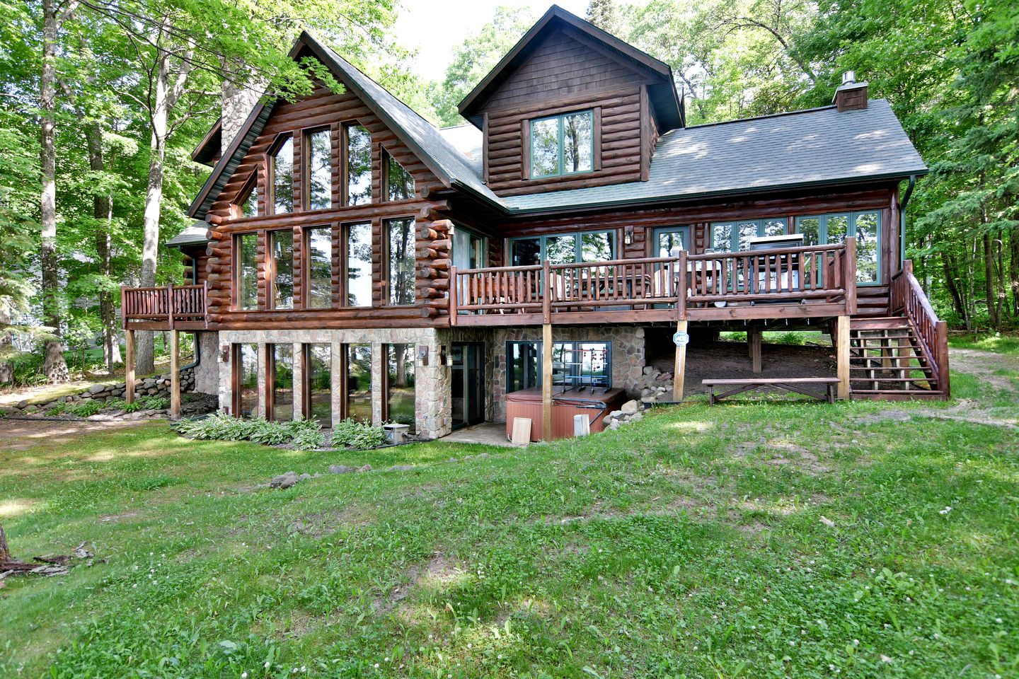 Luxury Log Cabin for Families with Private Boat Dock on Round Lake in Hayward, Wisconsin