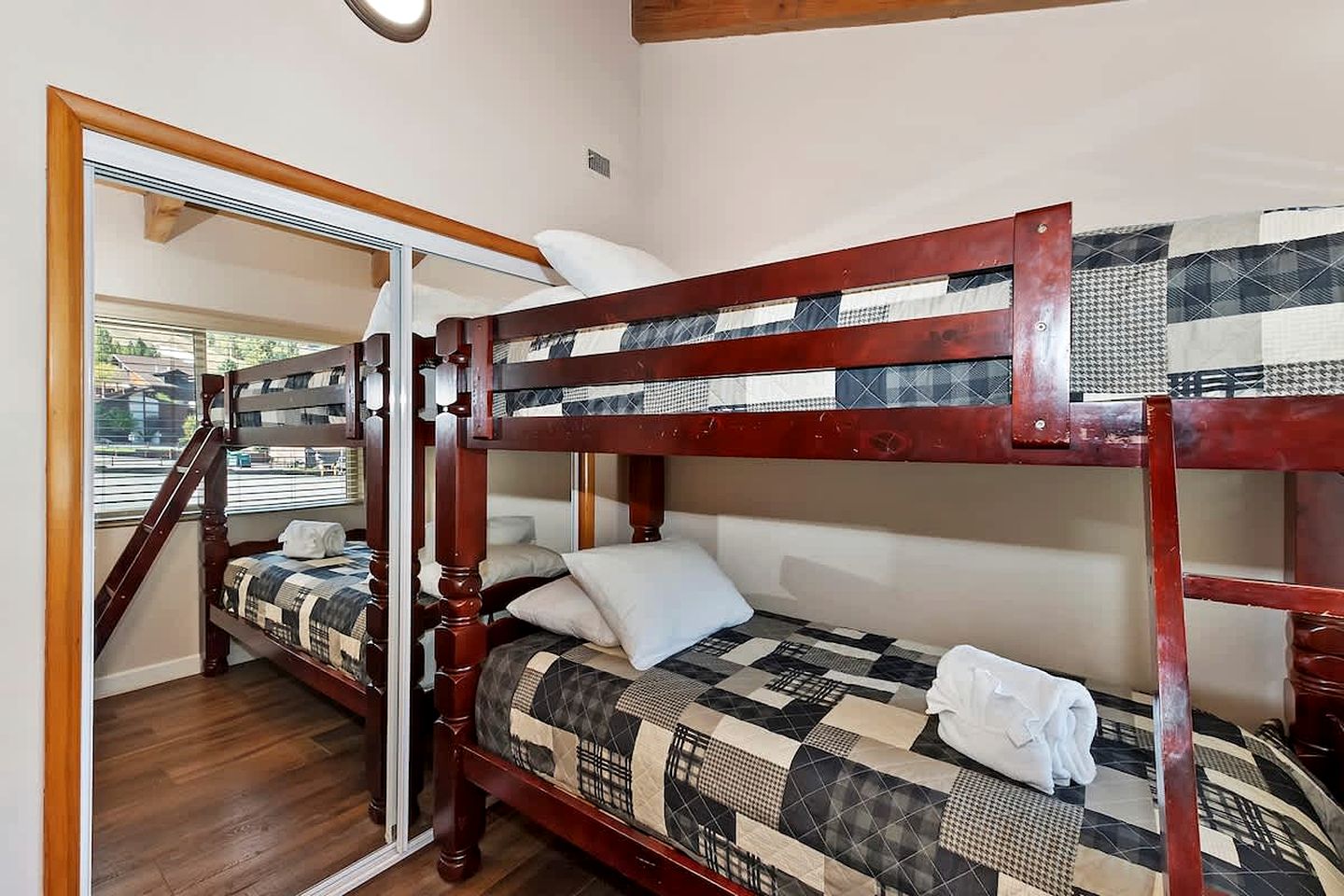 Luminous Cabin Suite with Barbecue Perfect for Winter Sports in Big Bear Lake, California