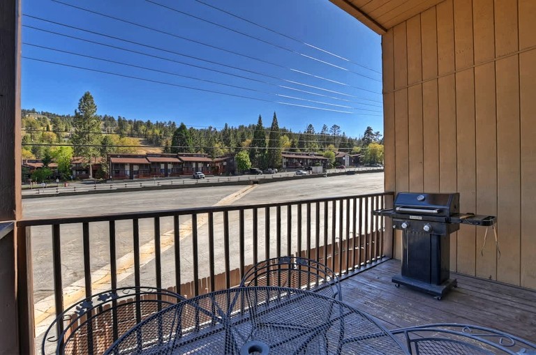 Cabins (United States of America, Big Bear Lake, California)