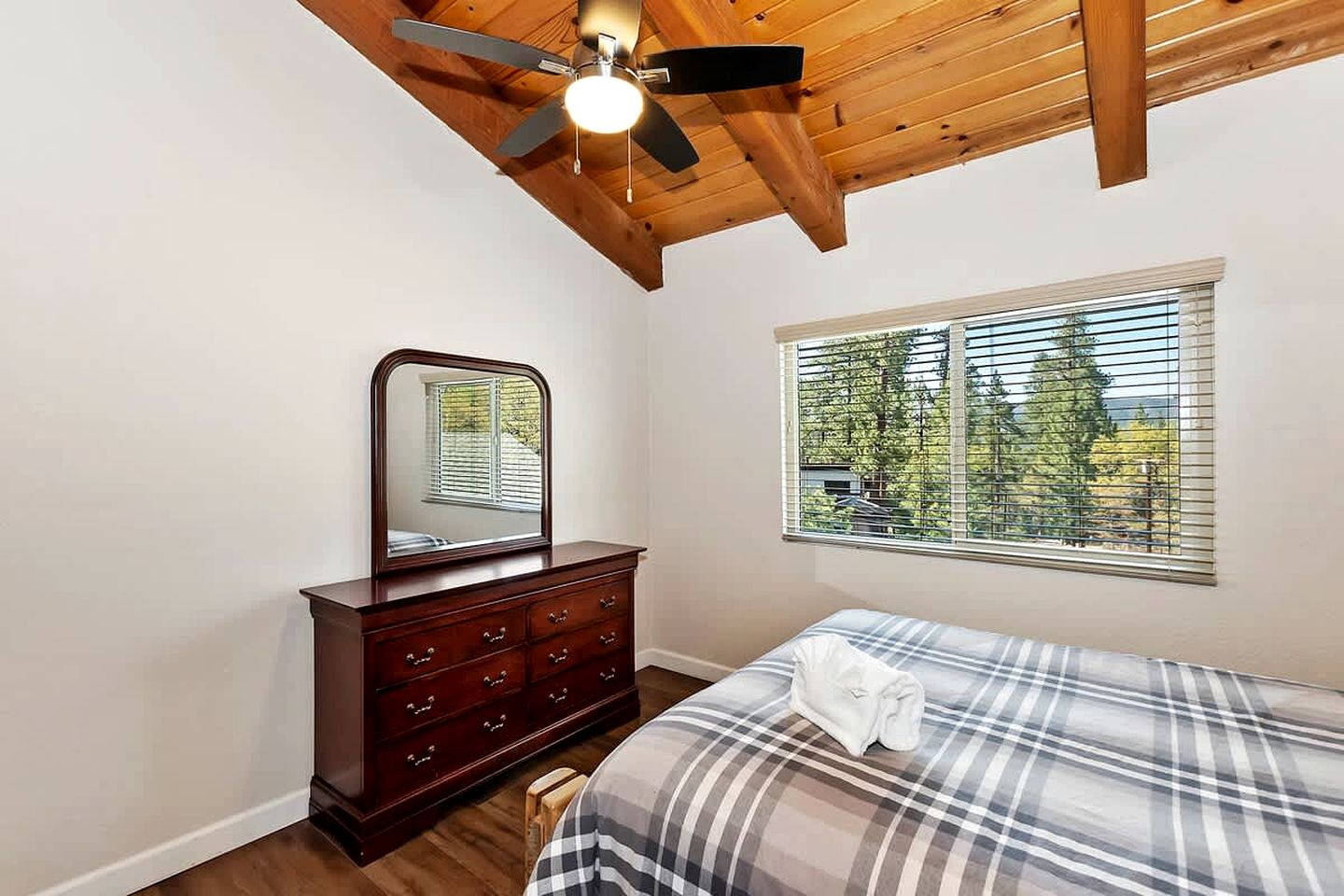 Luminous Cabin Suite with Barbecue Perfect for Winter Sports in Big Bear Lake, California