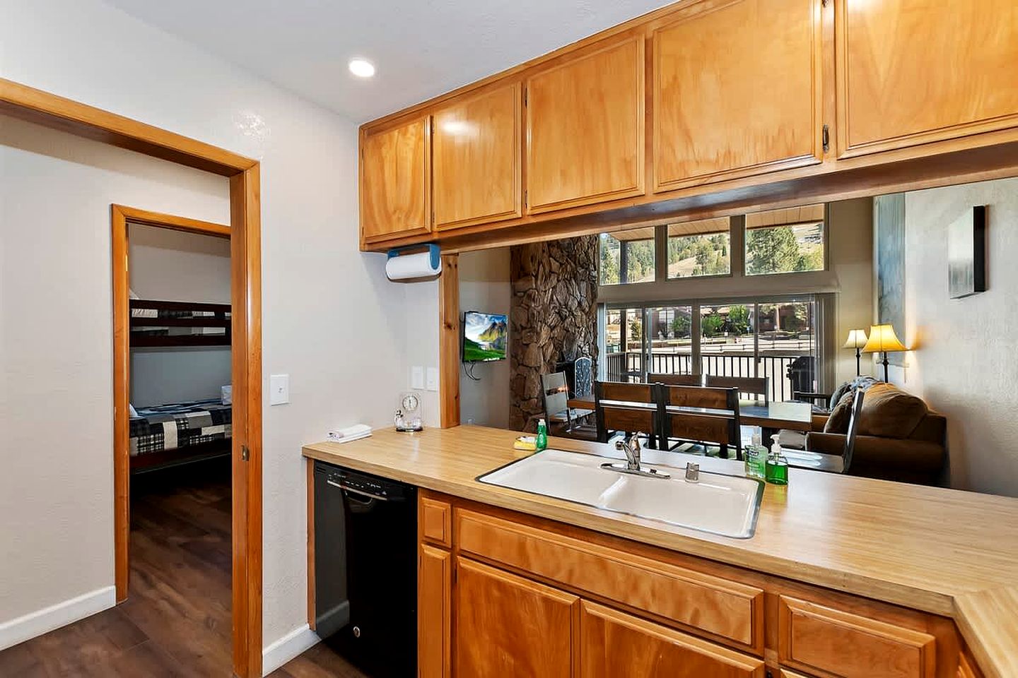 Luminous Cabin Suite with Barbecue Perfect for Winter Sports in Big Bear Lake, California