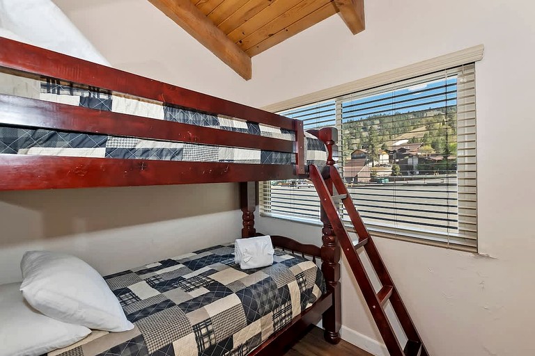 Cabins (United States of America, Big Bear Lake, California)