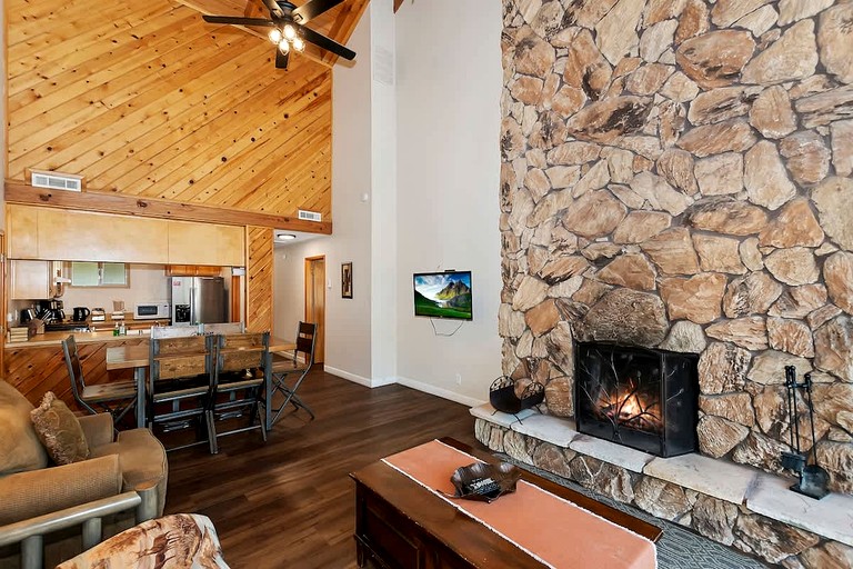 Cabins (United States of America, Big Bear Lake, California)