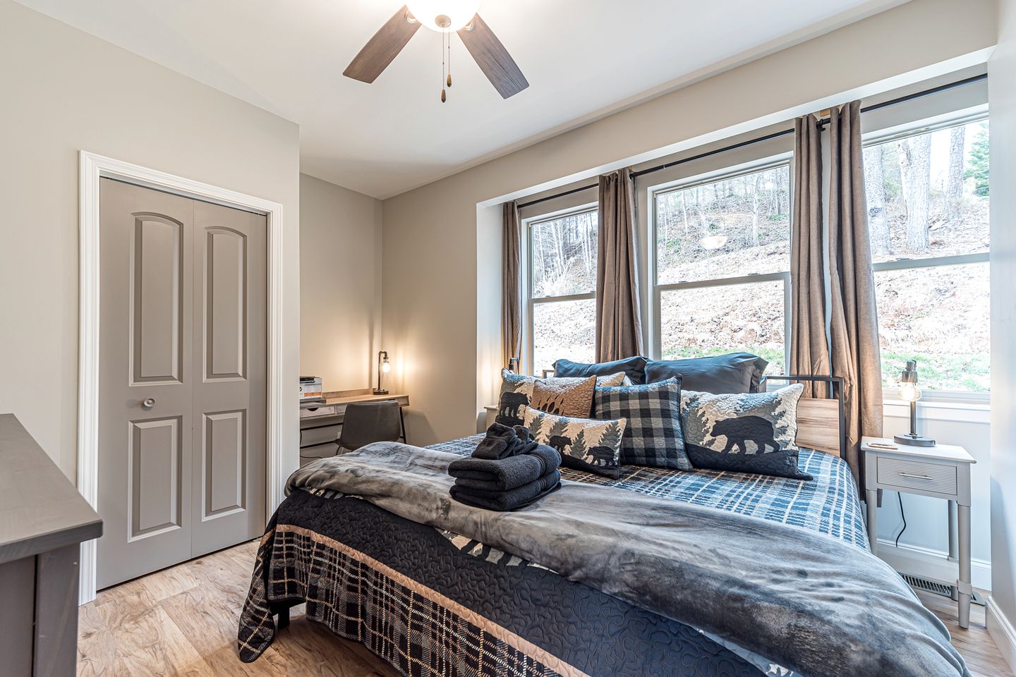 Luminous Cabin with Jacuzzi and Sauna in Helen, Georgia