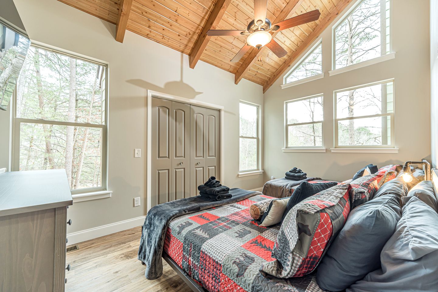 Luminous Cabin with Jacuzzi and Sauna in Helen, Georgia
