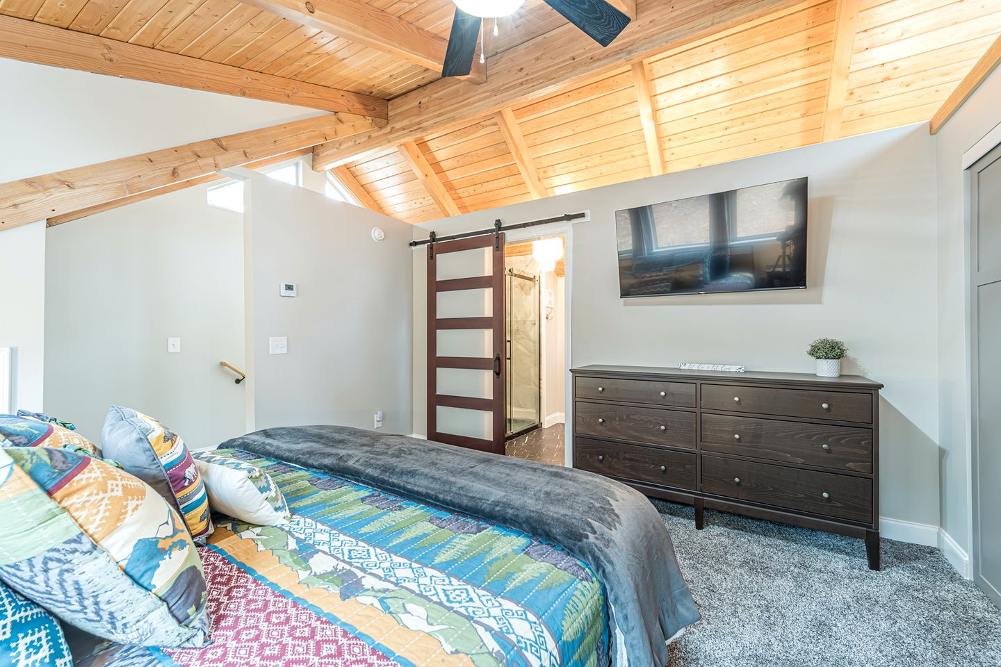 Luminous Cabin with Jacuzzi and Sauna in Helen, Georgia