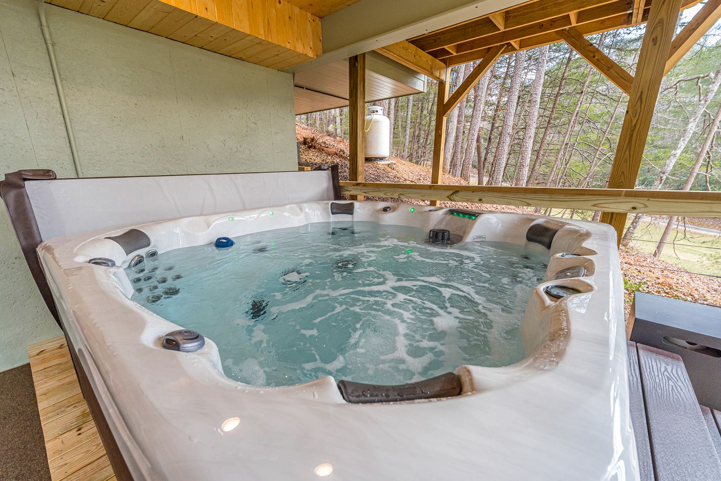 Luminous Cabin with Jacuzzi and Sauna in Helen, Georgia