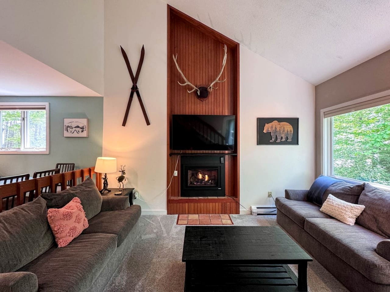 Luminous Cabin Surrounded by Nature in NH