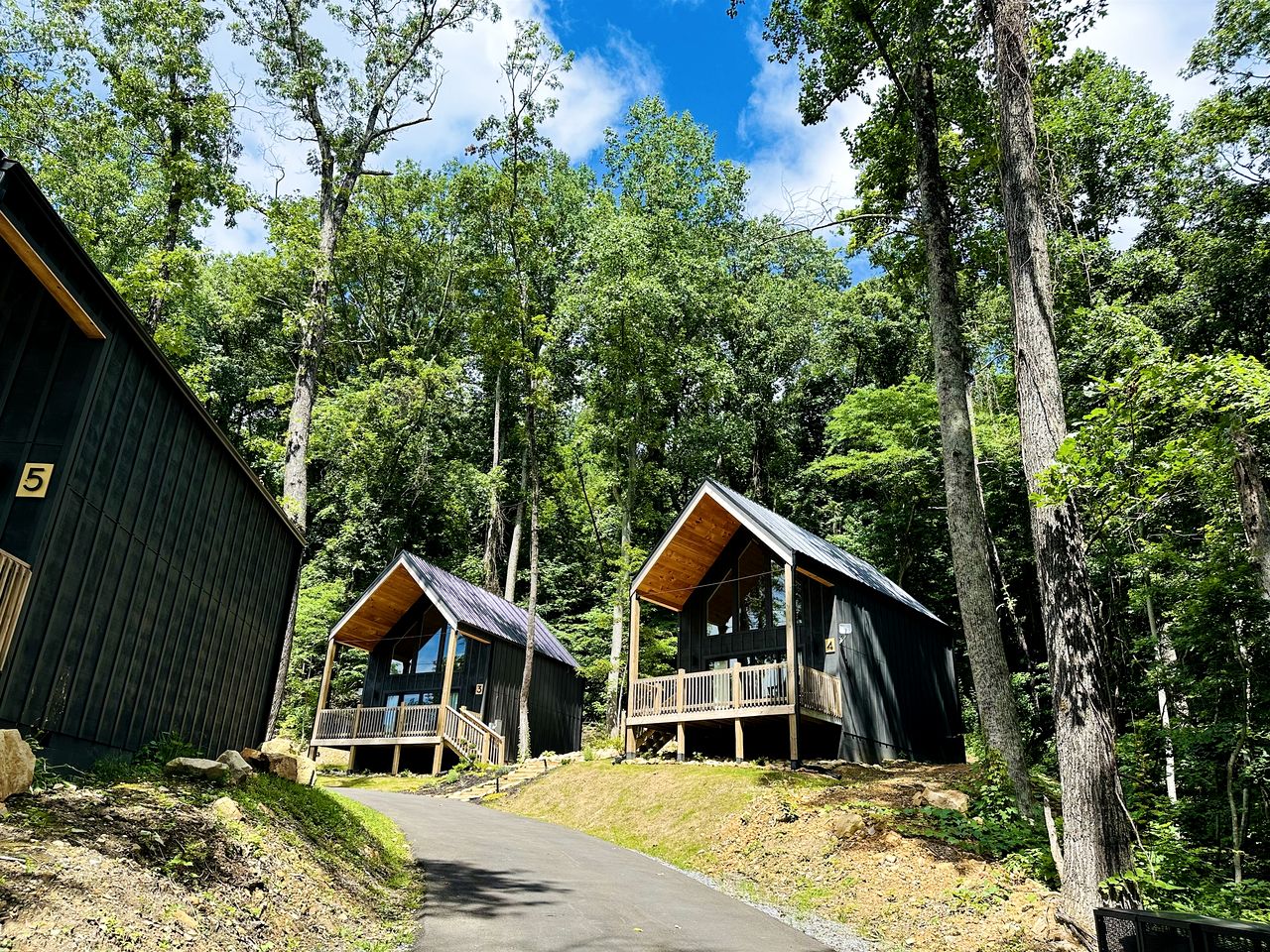 Luminous Cottage with Lofted Interior in Sevierville, Tennessee