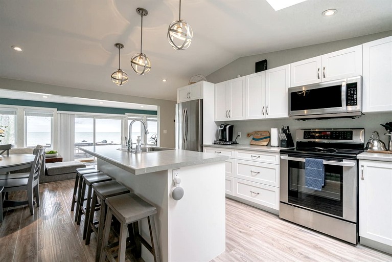 Cabins (Canada, Leamington, Ontario)