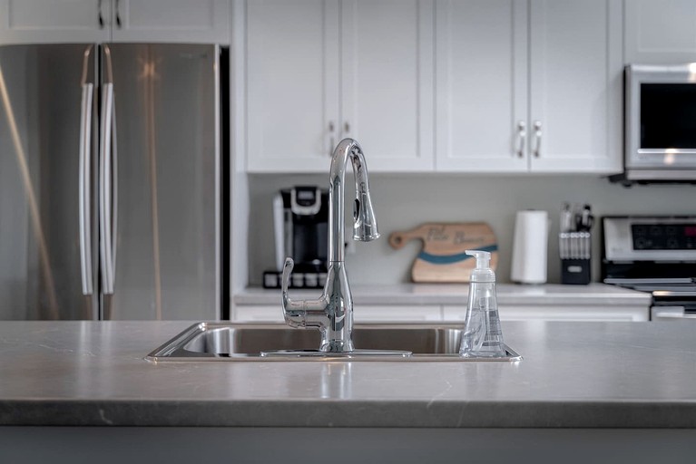 Cabins (Canada, Leamington, Ontario)