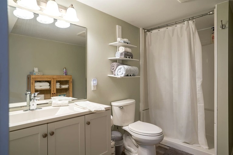 Cabins (Canada, Leamington, Ontario)