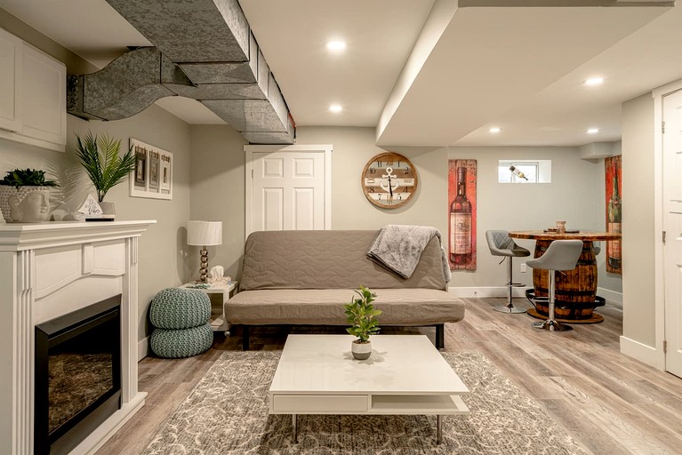 Cabins (Canada, Leamington, Ontario)