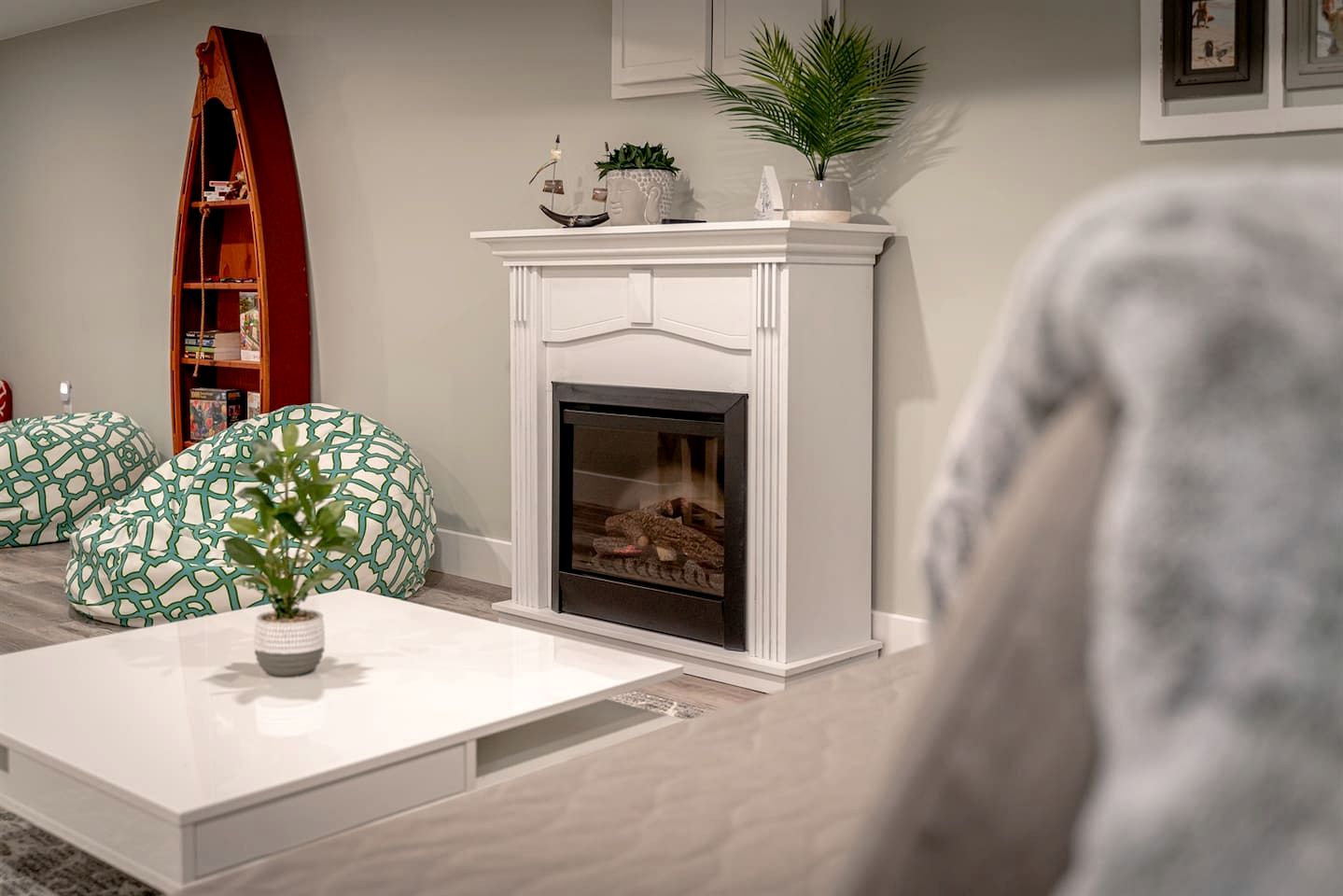 Luminous Retreat with Panoramic Beach Views in Ontario