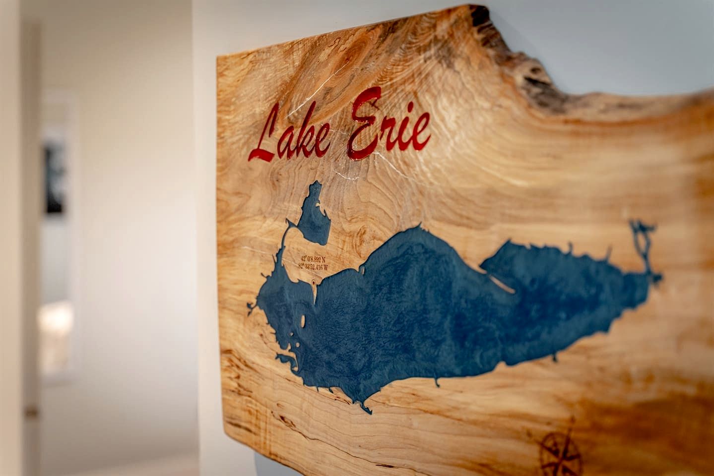 Luminous Retreat with Panoramic Beach Views in Ontario